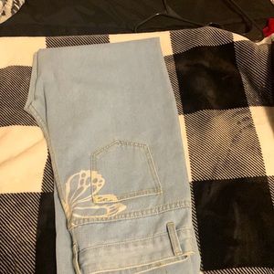 Form fitted in the waistline